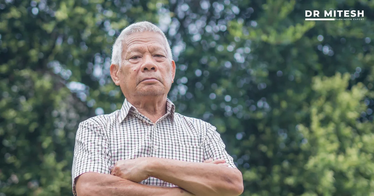 Parkinson’s symptoms affecting posture and facial expression in an elderly man